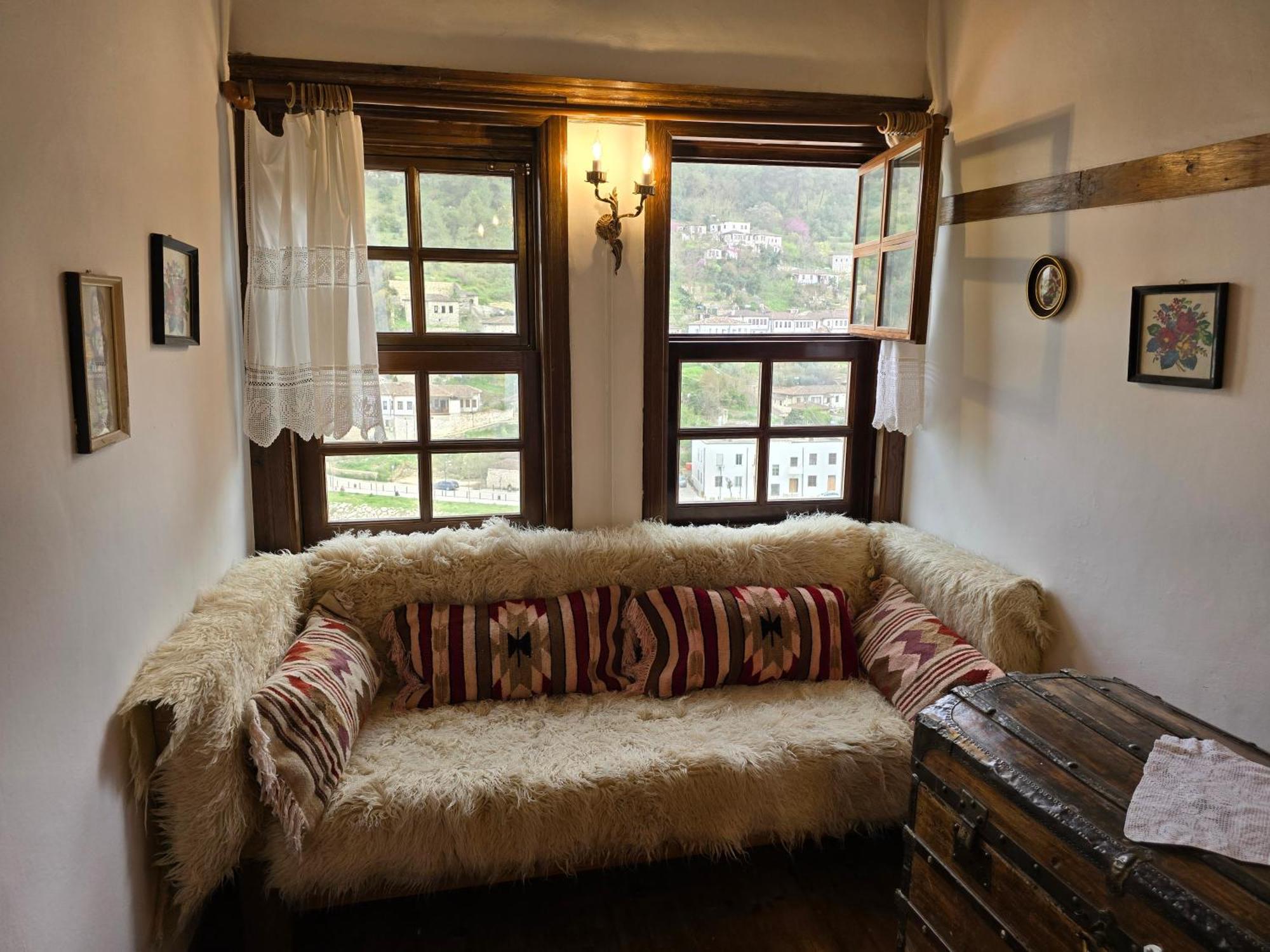 Hotel Ansel Berat Exterior photo