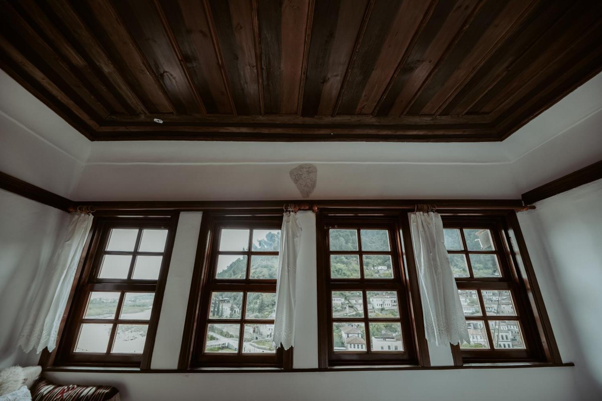 Hotel Ansel Berat Exterior photo