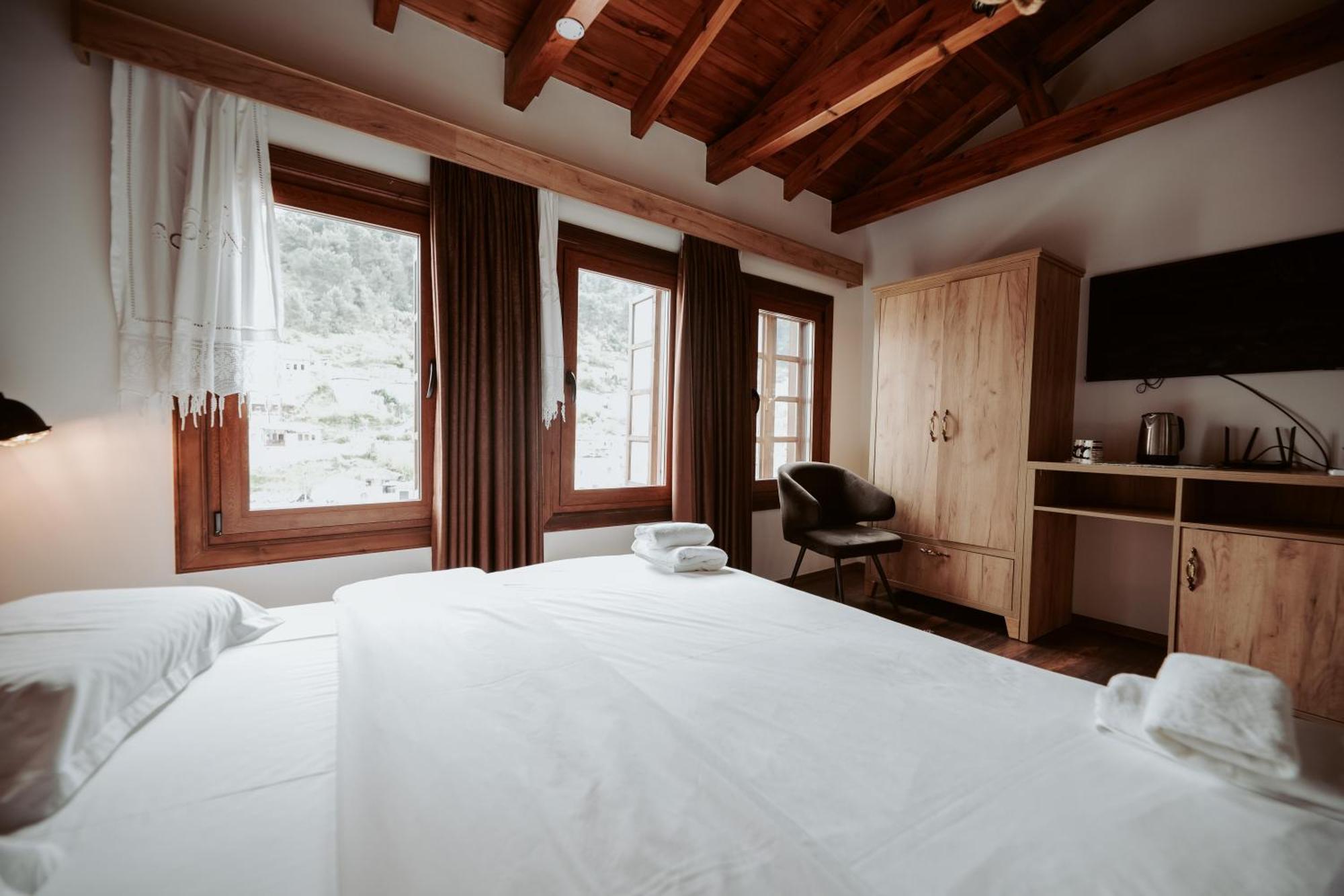 Hotel Ansel Berat Exterior photo