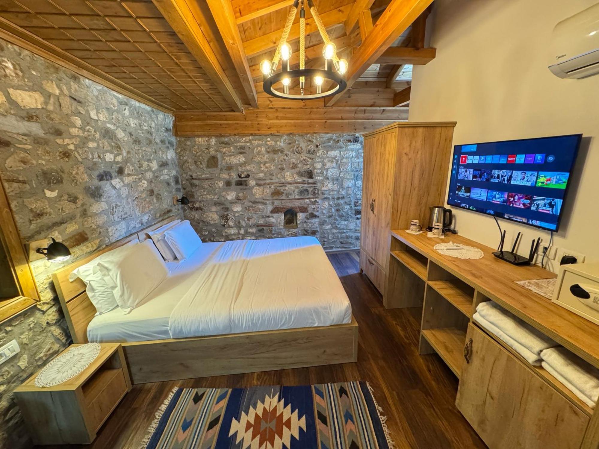 Hotel Ansel Berat Exterior photo