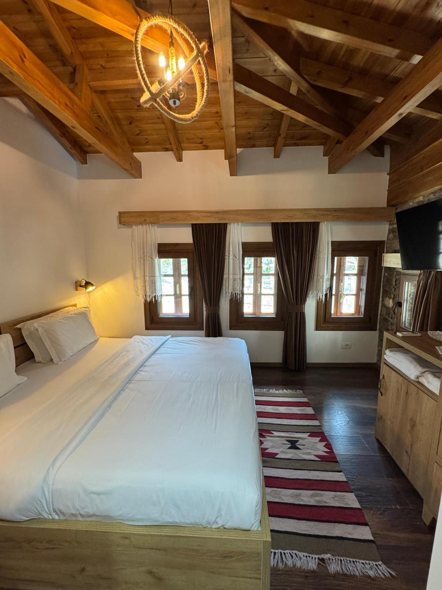 Hotel Ansel Berat Exterior photo